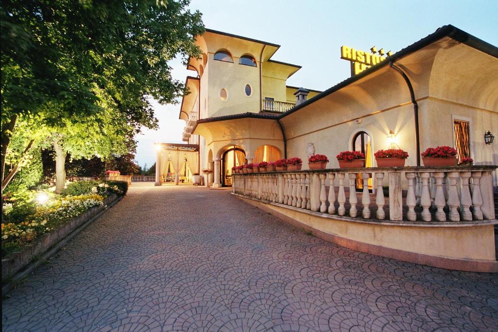 Villa Belvedere 1849 Misano di Gera dʼAdda Eksteriør billede